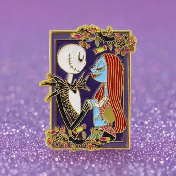 Other - Fantasy Pin - Jack Skellington & Sally Love Embrace Nightmare Before Christmas